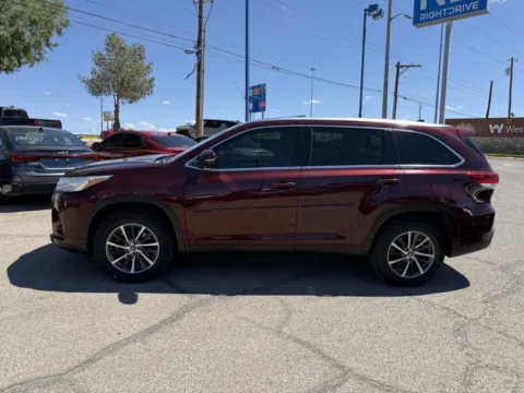 More photos of 2019 Toyota Highlander XLE at RightDrive - El Paso, TX