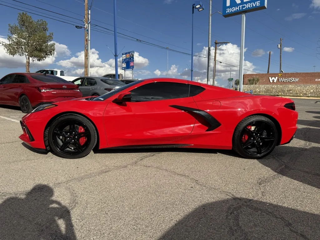 2022 Chevrolet Corvette Stingray photo 2