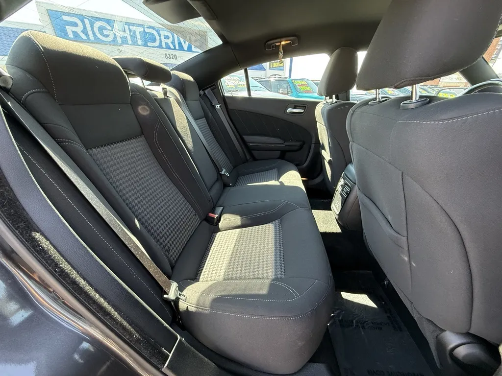 2023 Dodge Charger SXT photo 5