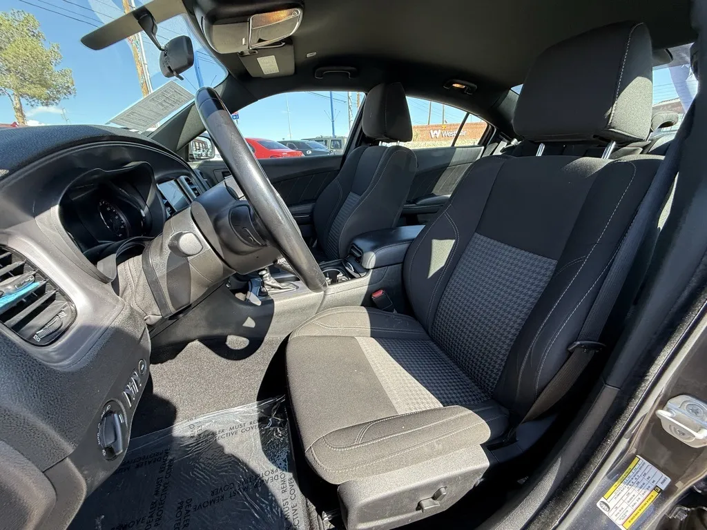 2023 Dodge Charger SXT photo 16