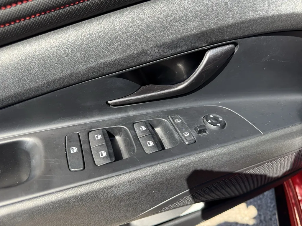 2021 Hyundai Elantra N Line photo 3
