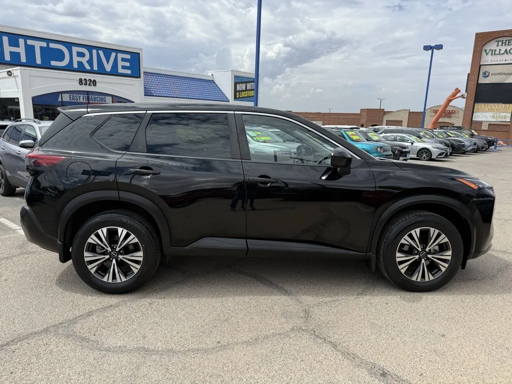 2023 Nissan Rogue SV photo 4
