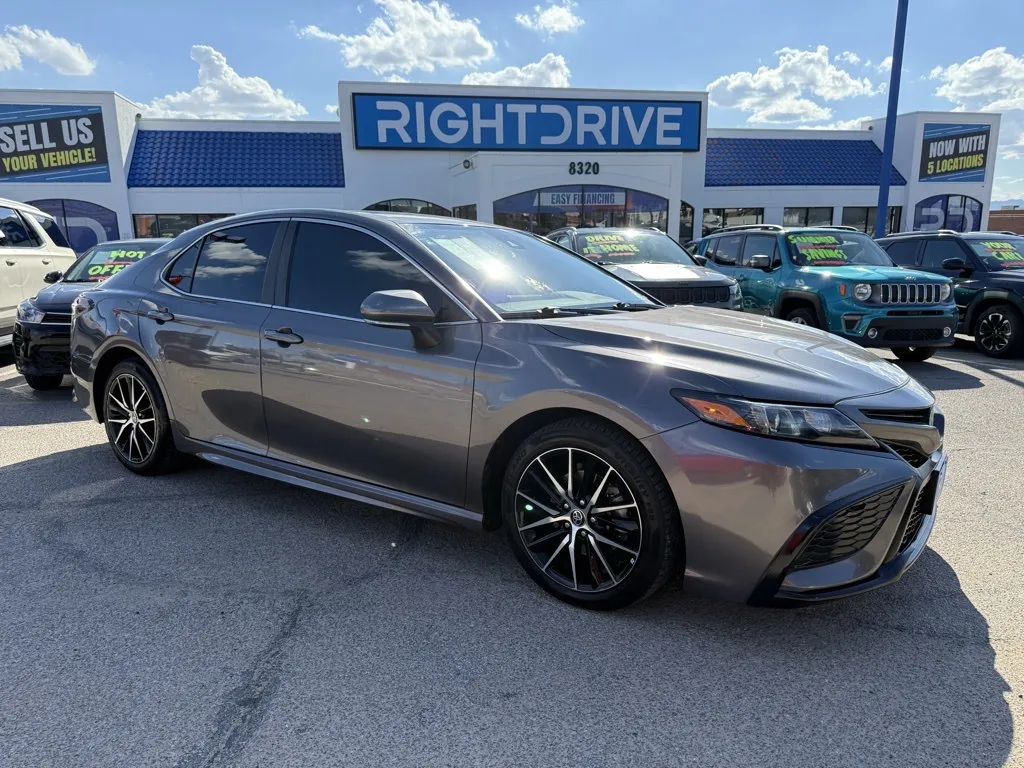2022 Toyota Camry SE