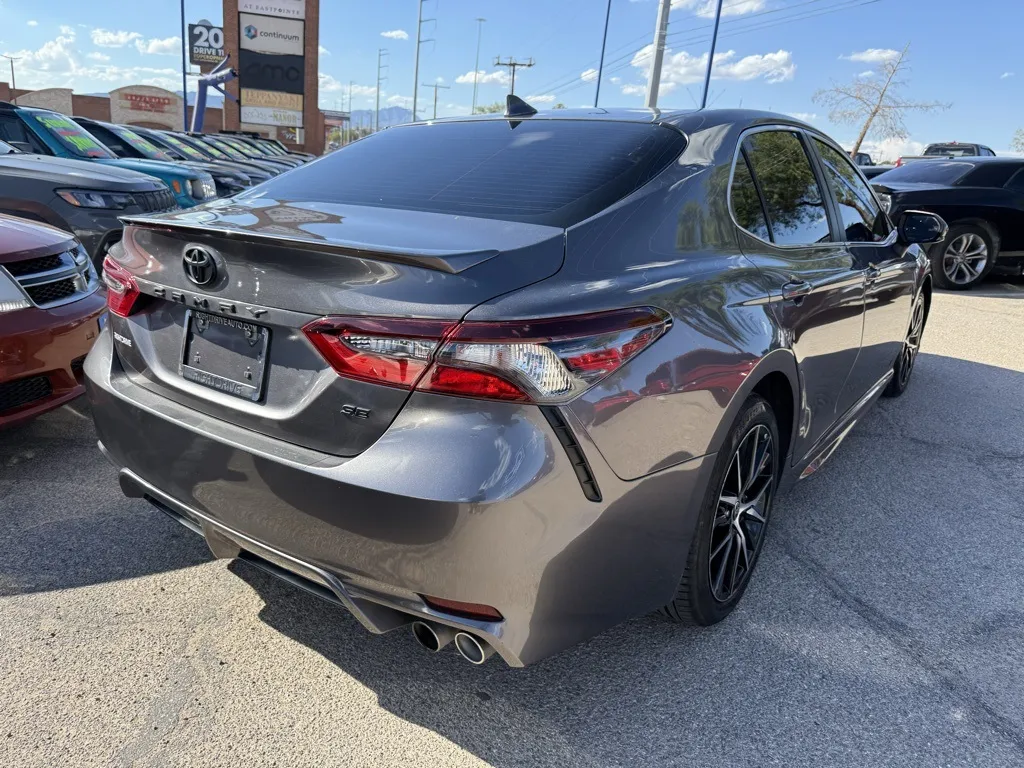2022 Toyota Camry SE photo 2