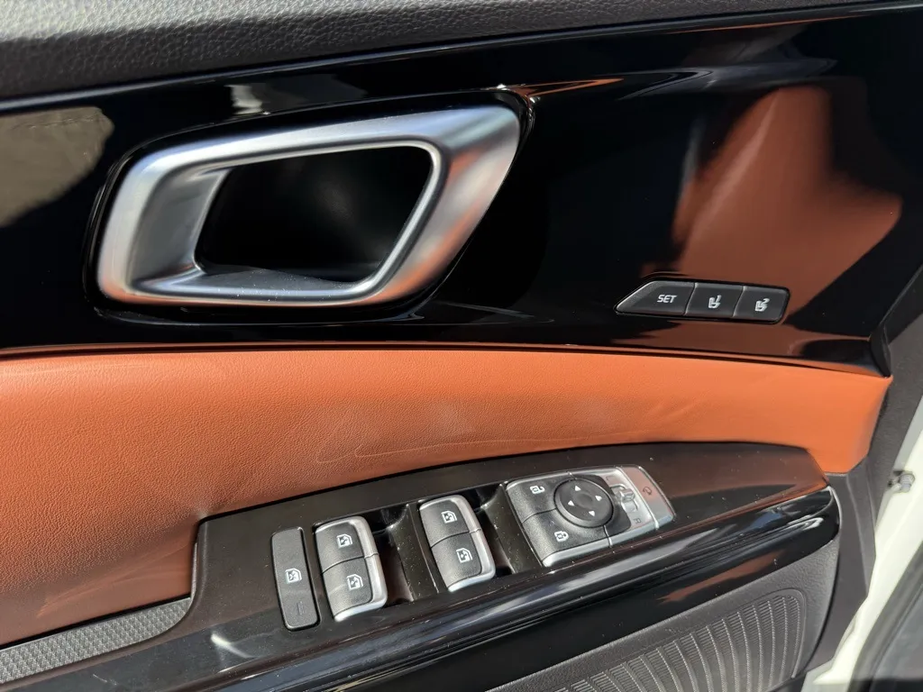 2022 Kia Carnival SX Prestige photo 3