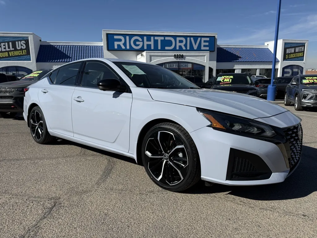 2023 Nissan Altima 2.0 SR
