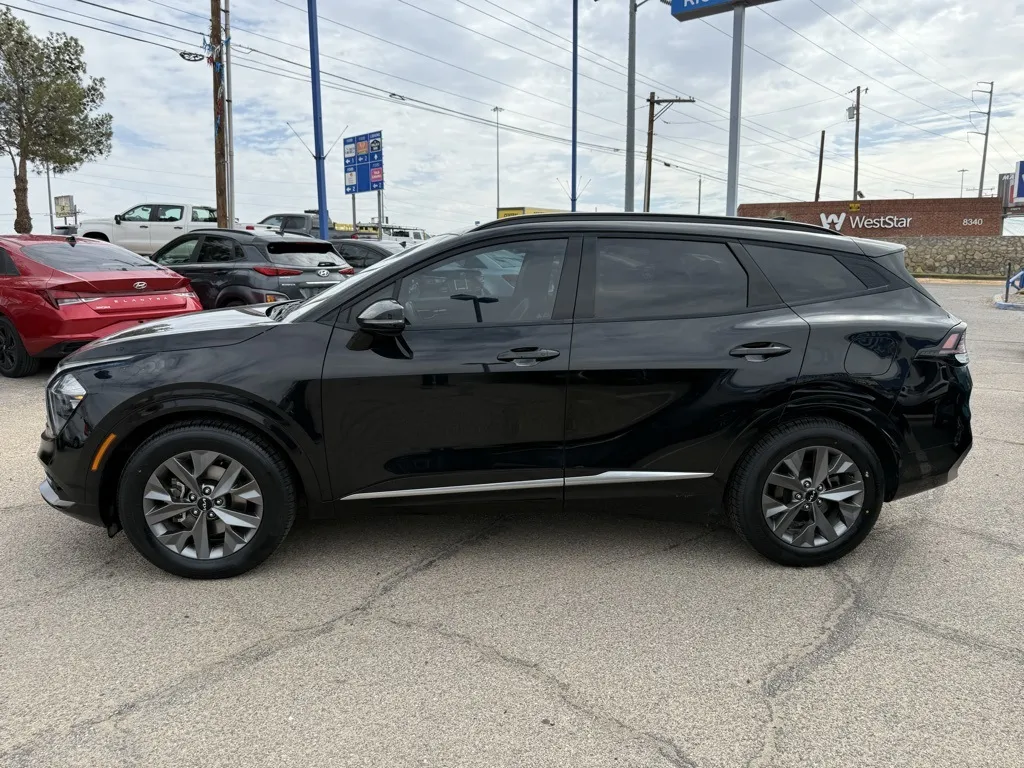 2023 Kia Sportage SX photo 2