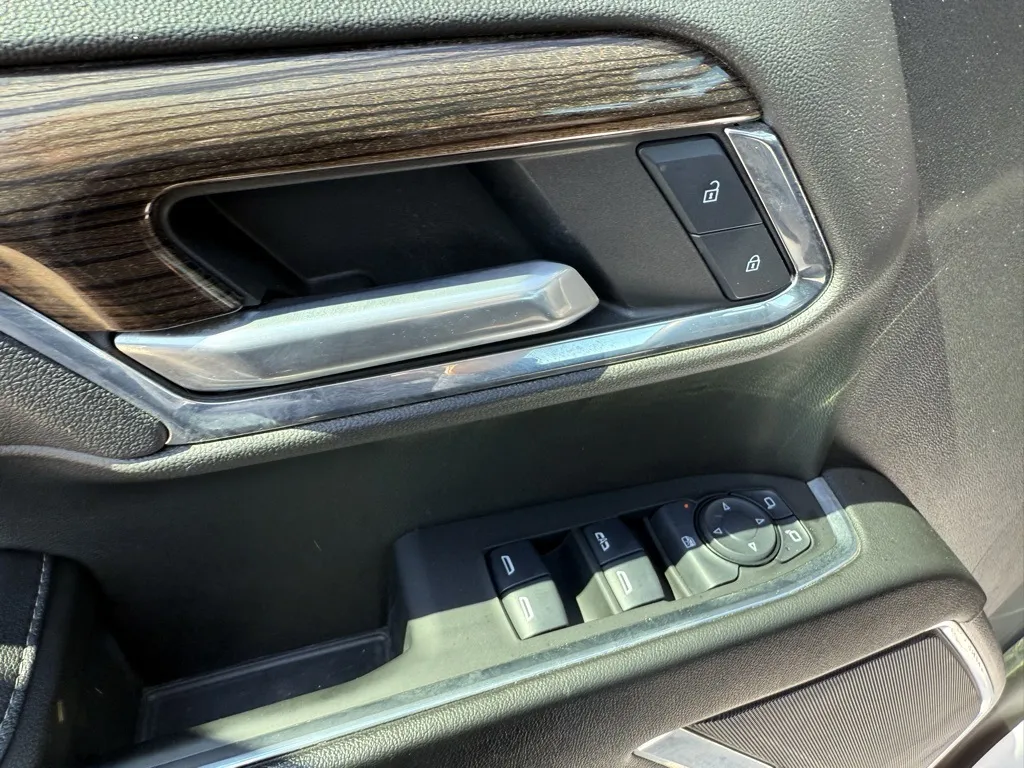 2024 Chevrolet Silverado 1500 LT photo 4