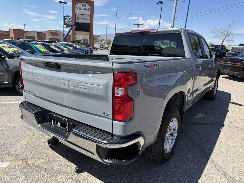 2024 Chevrolet Silverado 1500 LT photo 3