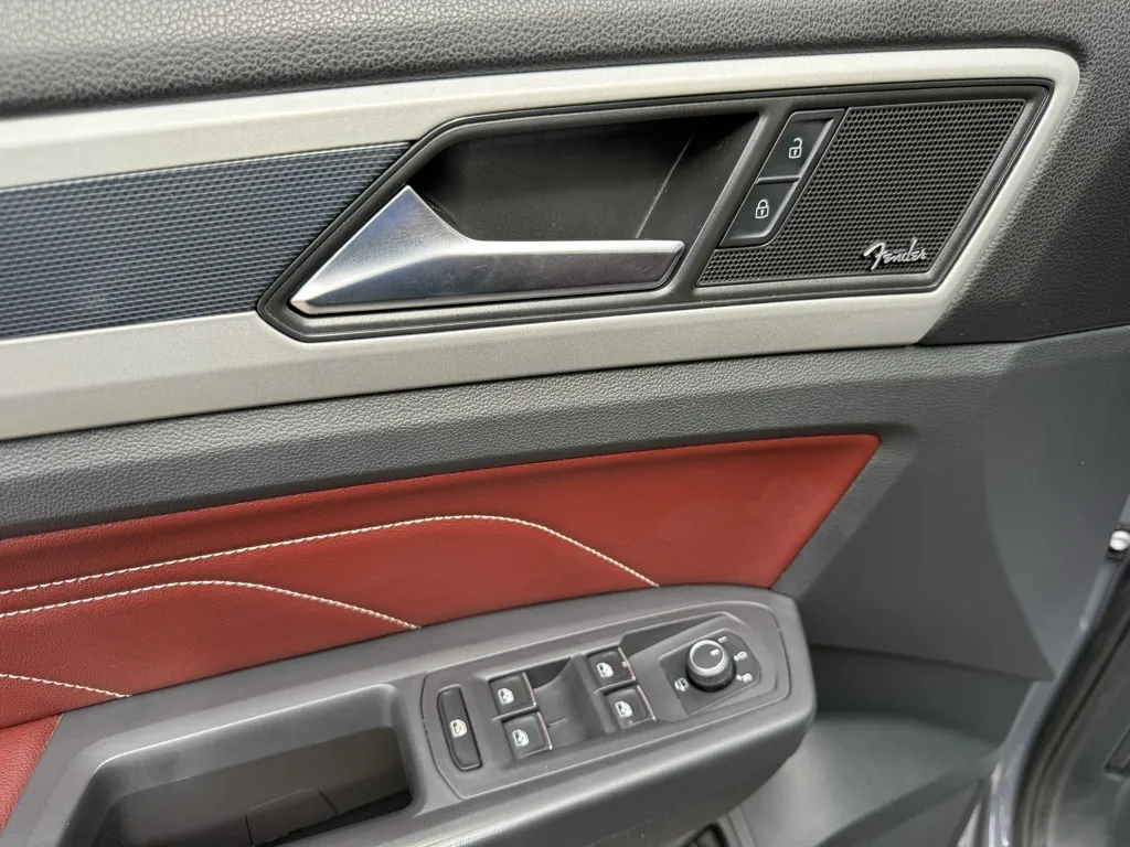 2021 Volkswagen Atlas Cross Sport V6 SEL Premium photo 2