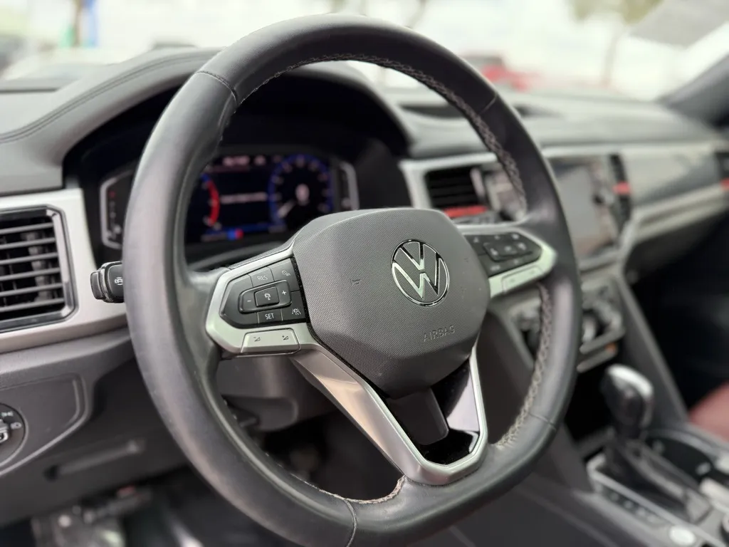 2021 Volkswagen Atlas Cross Sport V6 SEL Premium photo 3