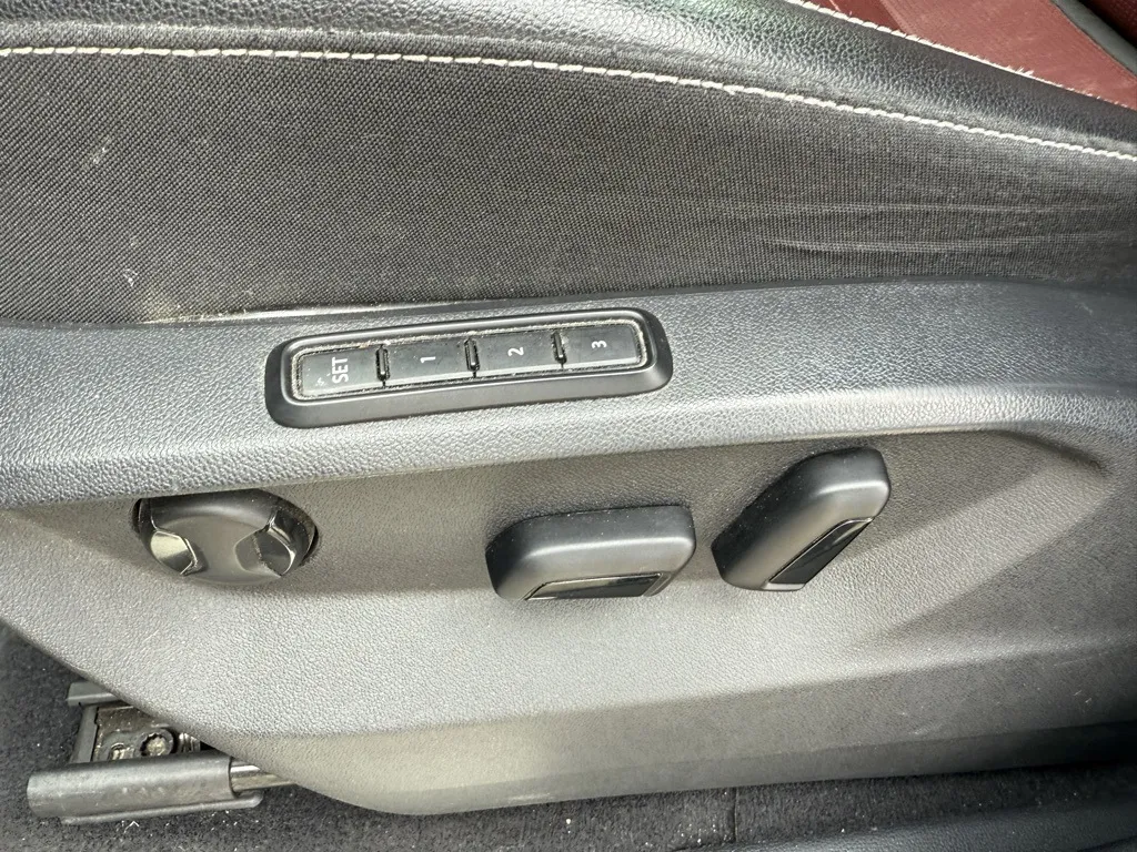 2021 Volkswagen Atlas Cross Sport V6 SEL Premium photo 4