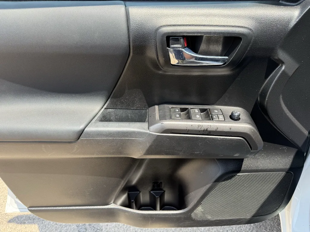 2022 Toyota Tacoma TRD Off-Road photo 13