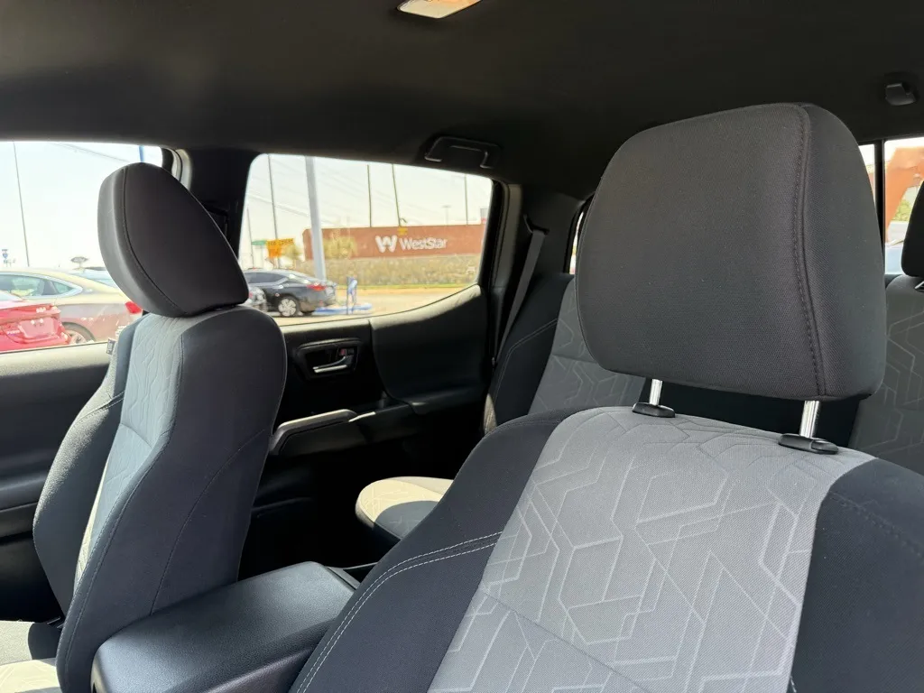 2022 Toyota Tacoma TRD Off-Road photo 5