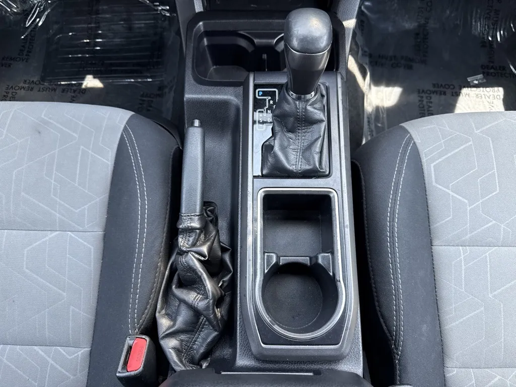 2022 Toyota Tacoma TRD Off-Road photo 25
