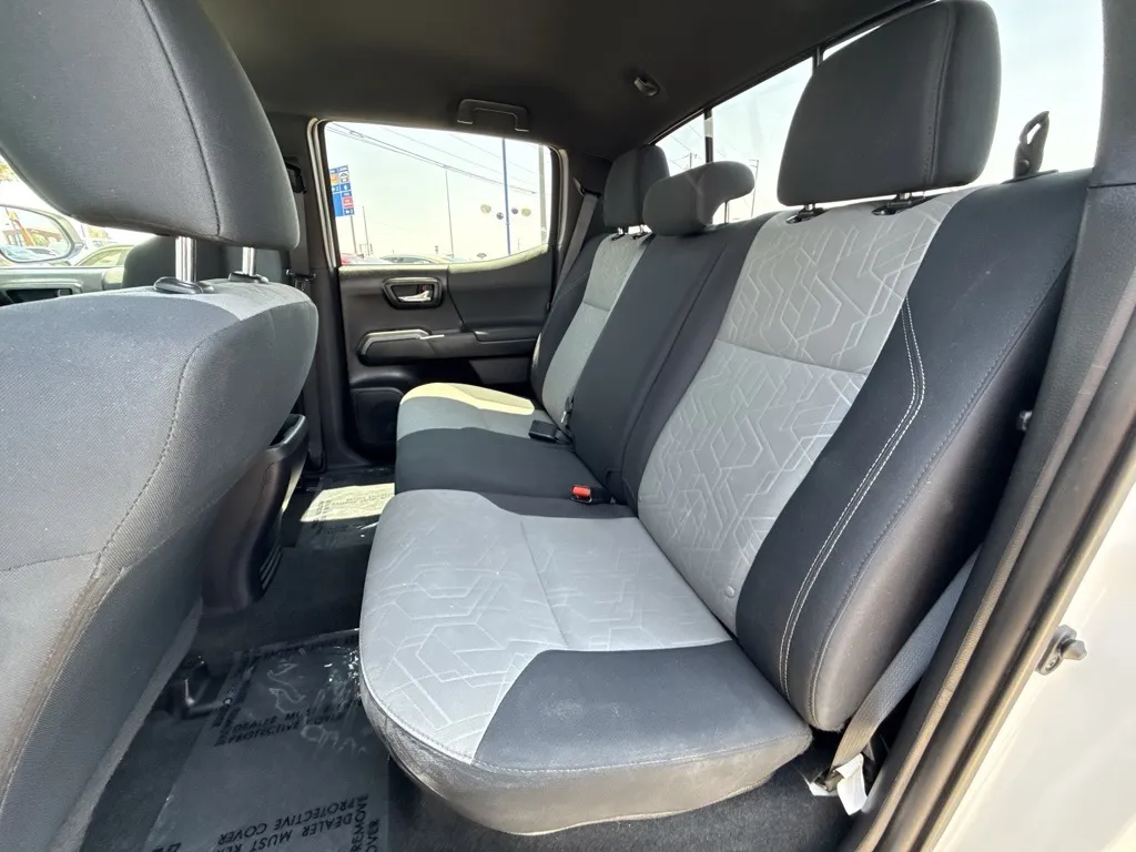 2022 Toyota Tacoma TRD Off-Road photo 17
