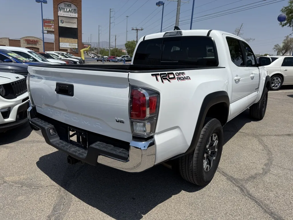 2022 Toyota Tacoma TRD Off-Road photo 3