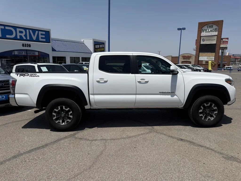 2022 Toyota Tacoma TRD Off-Road photo 12