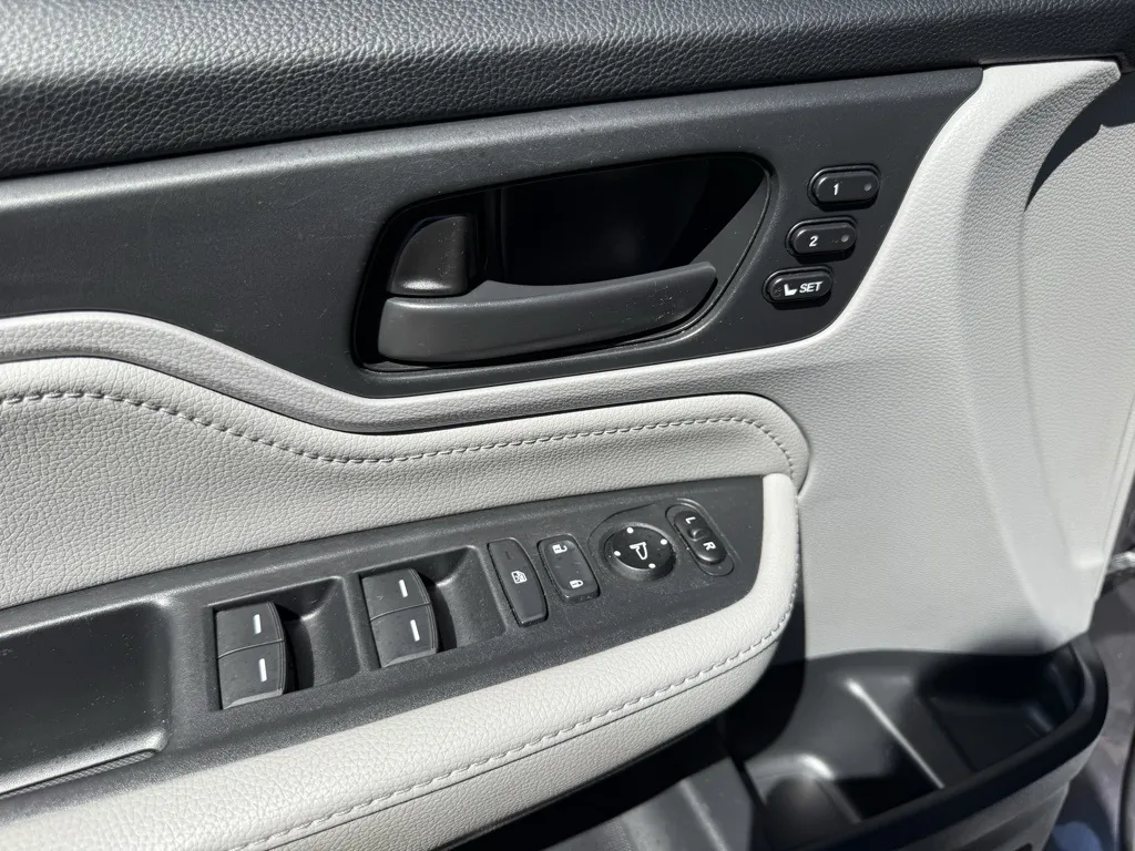 2019 Honda Odyssey Touring photo 4