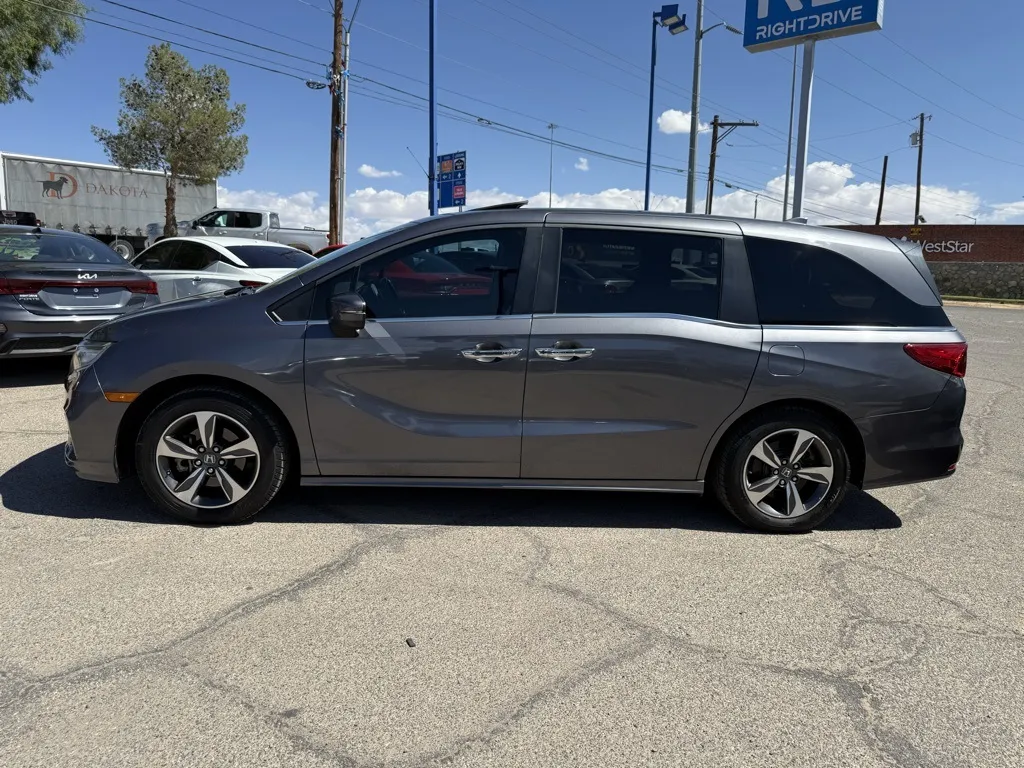 2019 Honda Odyssey Touring photo 2
