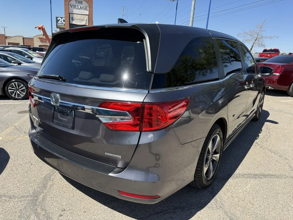 2019 Honda Odyssey Touring photo 3