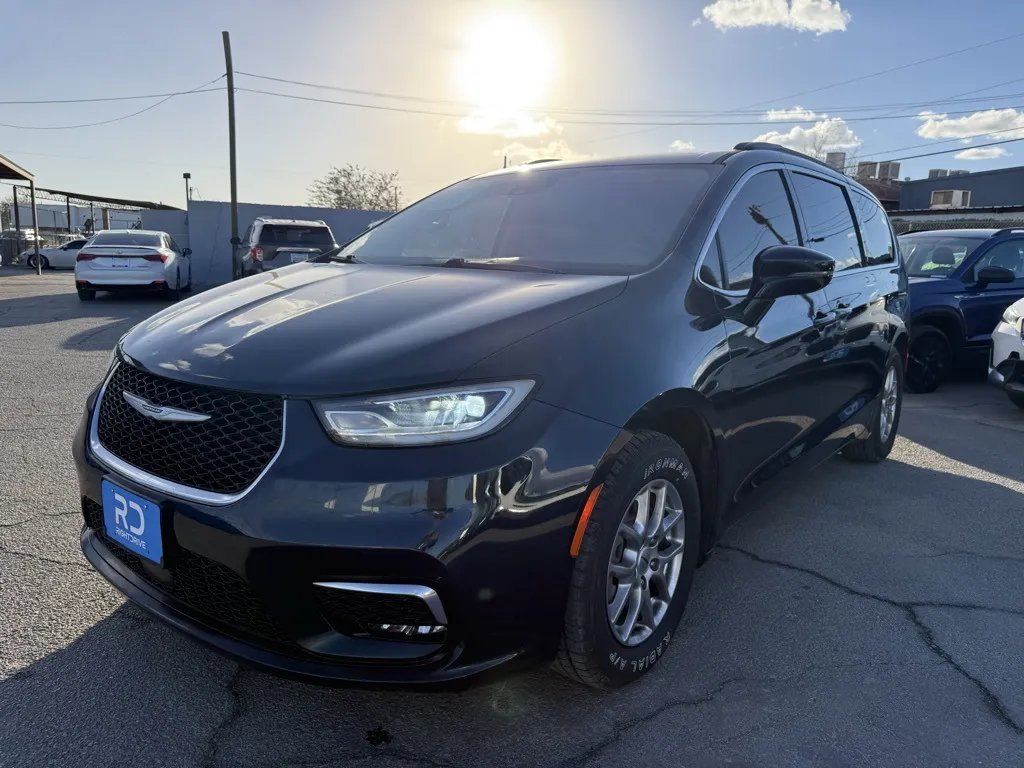 2021 Chrysler Pacifica Touring photo 4