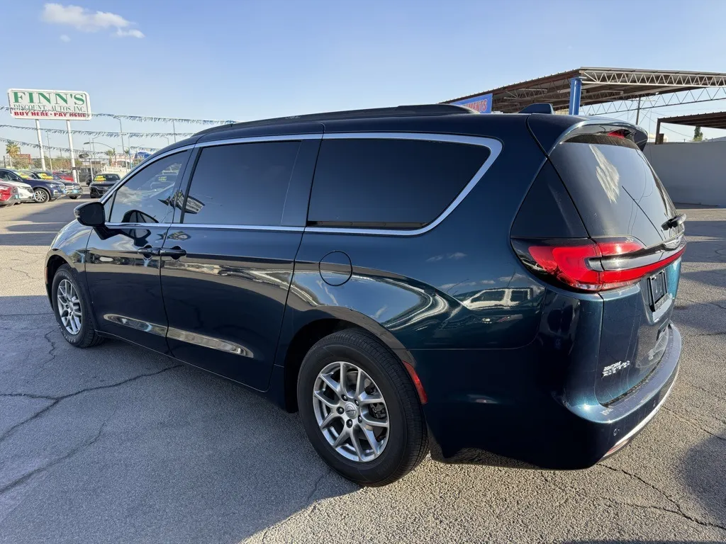 2021 Chrysler Pacifica Touring photo 3