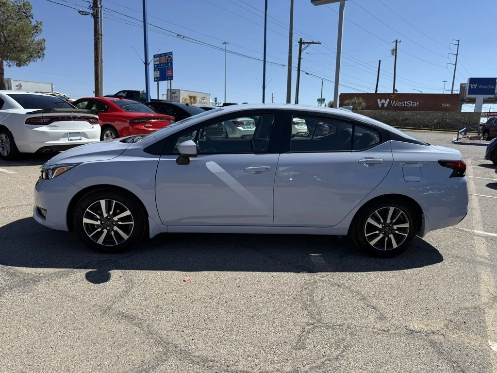 2024 Nissan Versa 1.6 SV photo 2