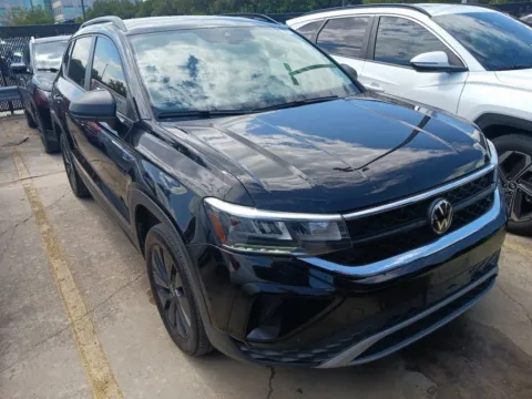 Photos of 2023 Volkswagen Taos 1.5T SE for sale in El Paso, TX at RightDrive - El Paso