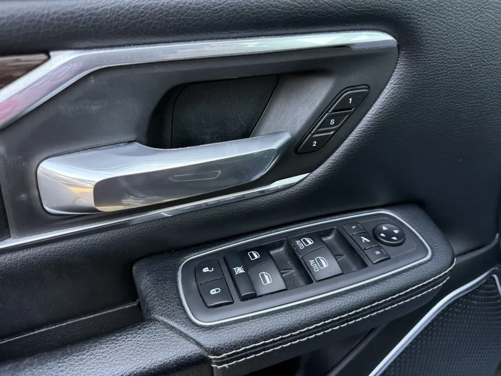 2020 Ram 1500 Laramie photo 4