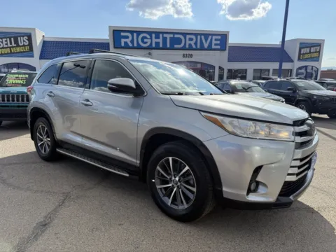 Silver 2019 Toyota Highlander XLE for sale in El Paso, TX