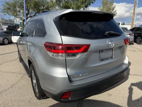 More photos of 2019 Toyota Highlander XLE at RightDrive - El Paso, TX