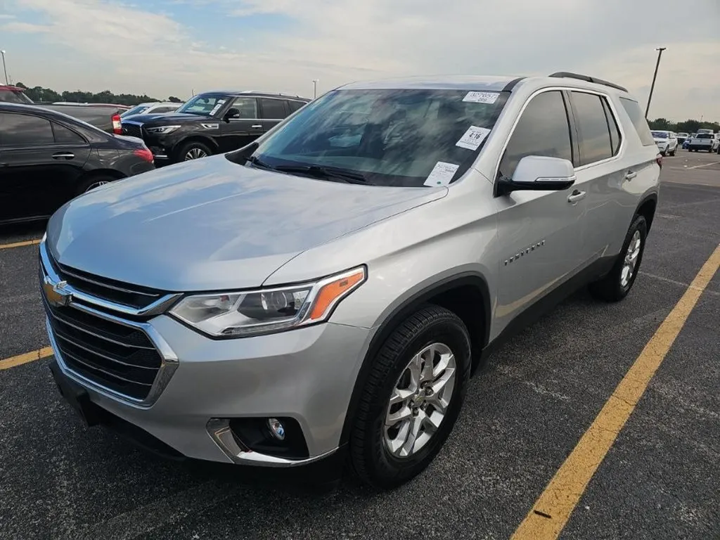 2020 Chevrolet Traverse photo 2