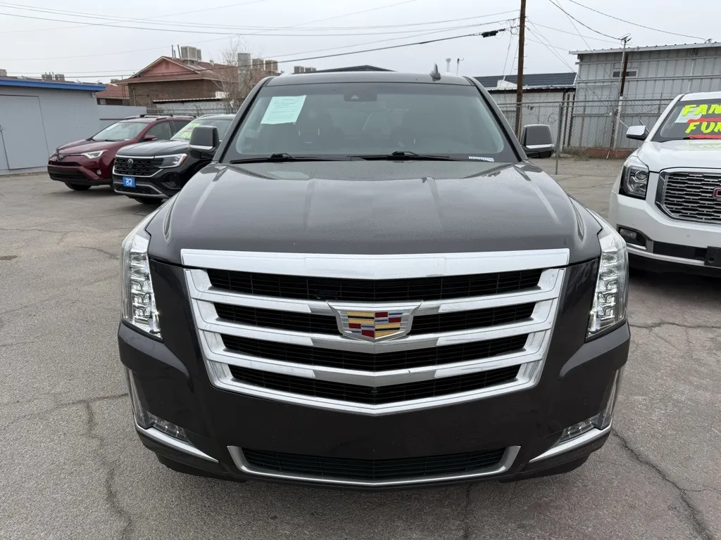 2018 Cadillac Escalade Luxury photo 2