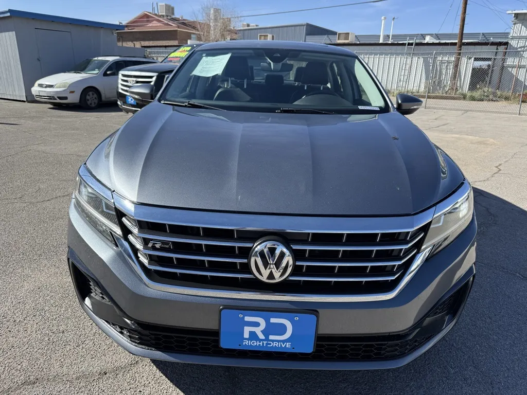 2020 Volkswagen Passat 2.0T R-Line photo 2