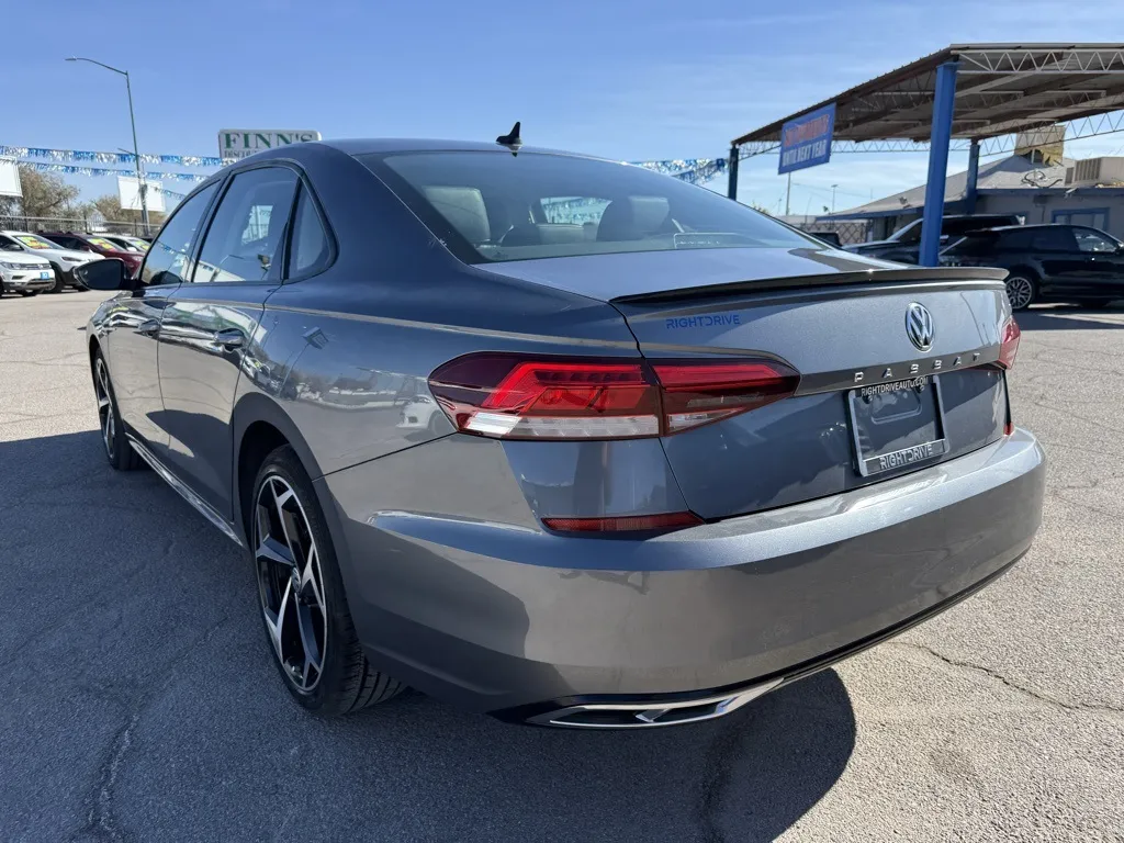 2020 Volkswagen Passat 2.0T R-Line photo 3