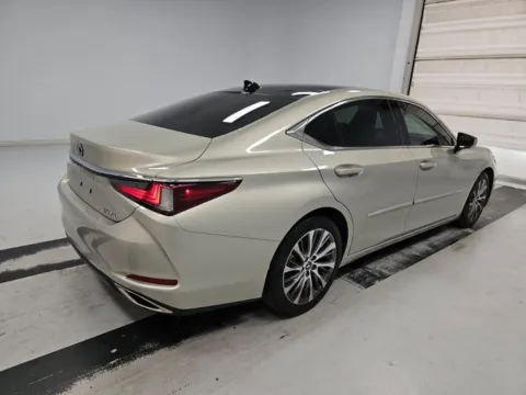 More photos of 2019 Lexus ES 350 at RightDrive - El Paso, TX
