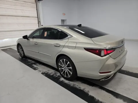 More photos of 2019 Lexus ES 350 at RightDrive - El Paso, TX