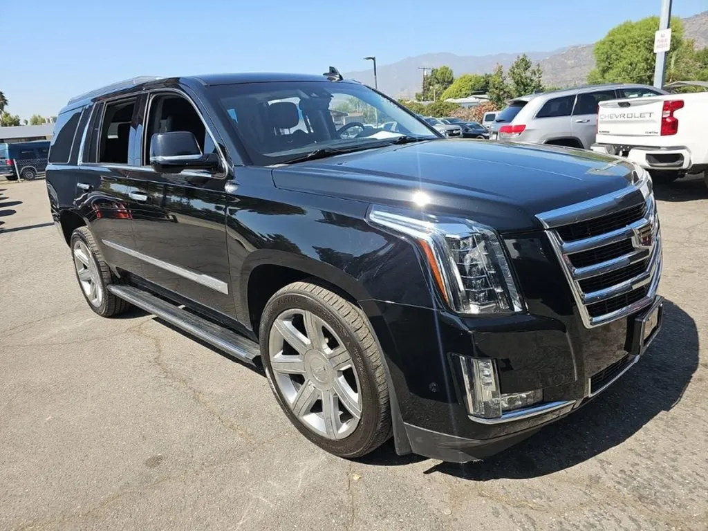 2020 Cadillac Escalade Premium Luxury photo 4