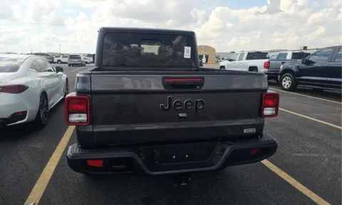 More photos of 2022 Jeep Gladiator Overland at RightDrive - El Paso, TX