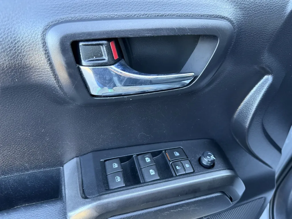 2021 Toyota Tacoma TRD Sport photo 4