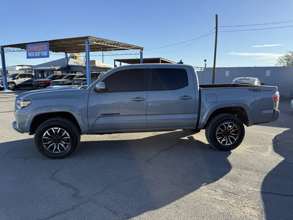 2021 Toyota Tacoma TRD Sport photo 2