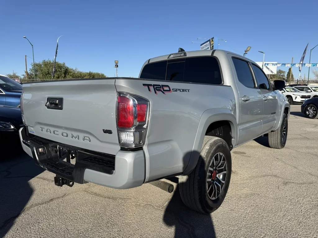 2021 Toyota Tacoma TRD Sport photo 3