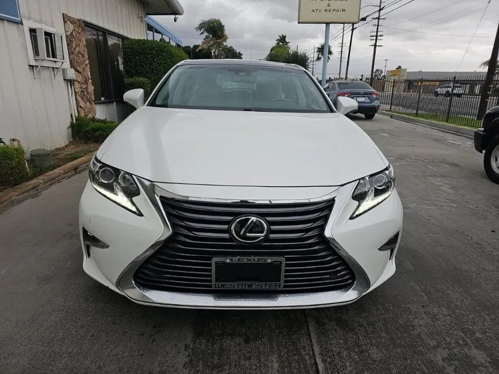 2017 Lexus ES 350 photo 2