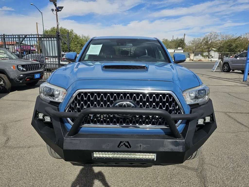 2019 Toyota Tacoma TRD Sport photo 2