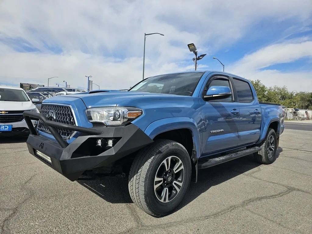 2019 Toyota Tacoma TRD Sport photo 4