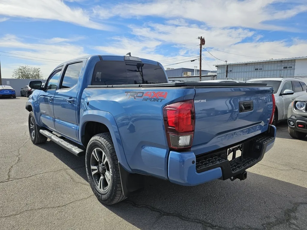 2019 Toyota Tacoma TRD Sport photo 3