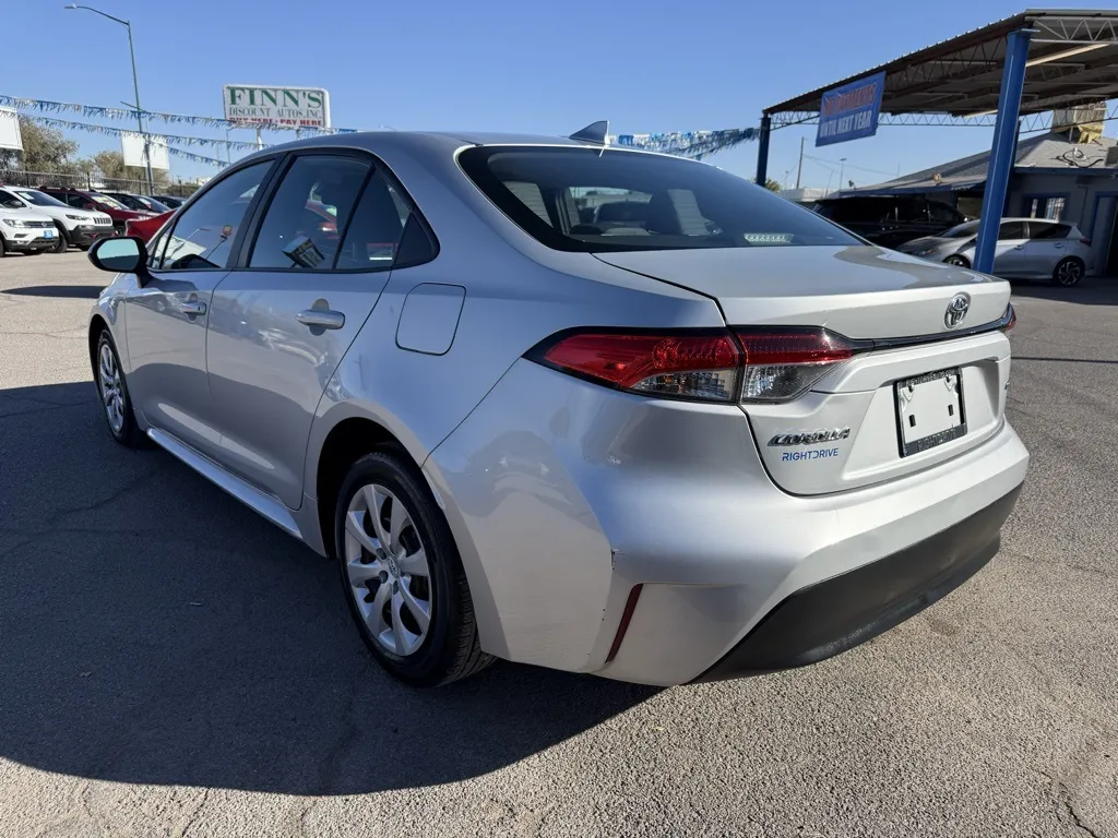 2024 Toyota Corolla LE photo 3