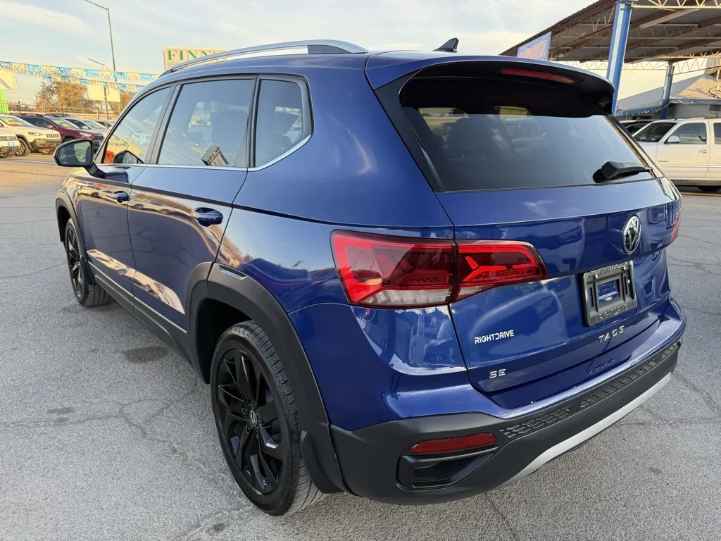 2022 Volkswagen Taos SE photo 3