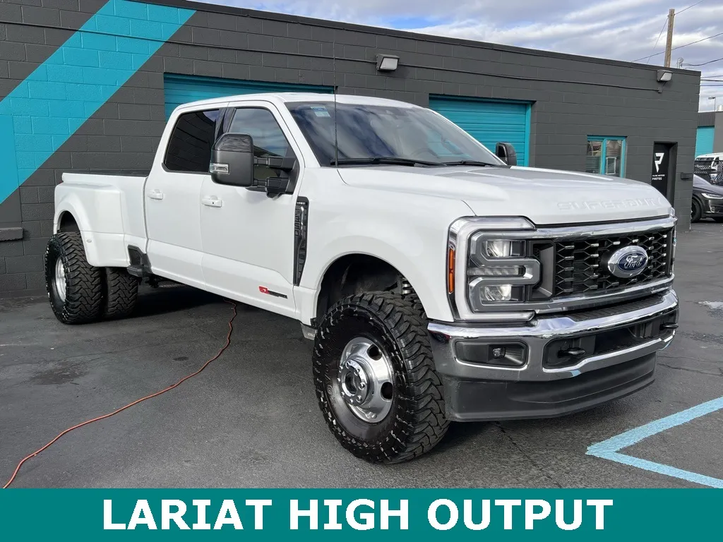2024 Ford F-350 Super Duty Lariat's photo